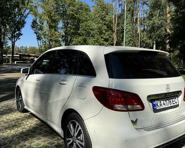 Белый Мерседес Б-класс, объемом двигателя 2.14 л и пробегом 238 тыс. км за 12000 $, фото 4 на Automoto.ua