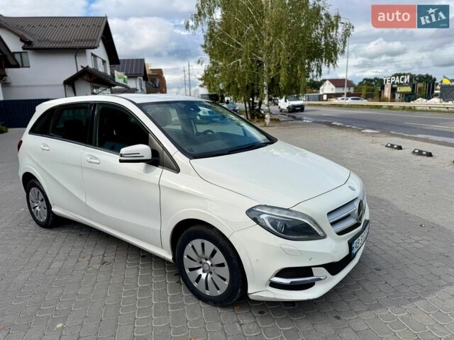 Белый Мерседес Б-класс, объемом двигателя 0 л и пробегом 137 тыс. км за 8199 $, фото 7 на Automoto.ua