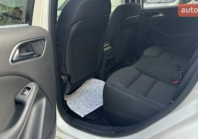 Белый Мерседес Б-класс, объемом двигателя 0 л и пробегом 72 тыс. км за 9400 $, фото 9 на Automoto.ua