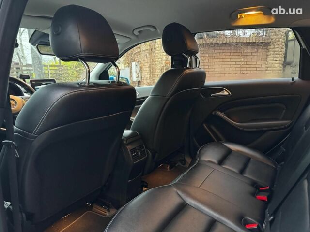 Белый Мерседес Б-класс, объемом двигателя 0 л и пробегом 120 тыс. км за 9440 $, фото 24 на Automoto.ua