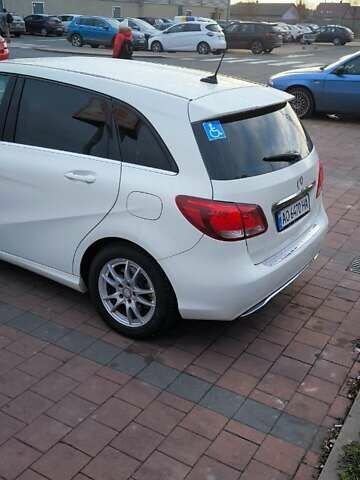 Белый Мерседес Б-класс, объемом двигателя 1.5 л и пробегом 323 тыс. км за 10300 $, фото 4 на Automoto.ua