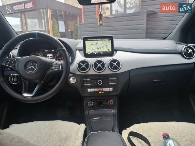 Белый Мерседес Б-класс, объемом двигателя 0 л и пробегом 87 тыс. км за 11500 $, фото 11 на Automoto.ua