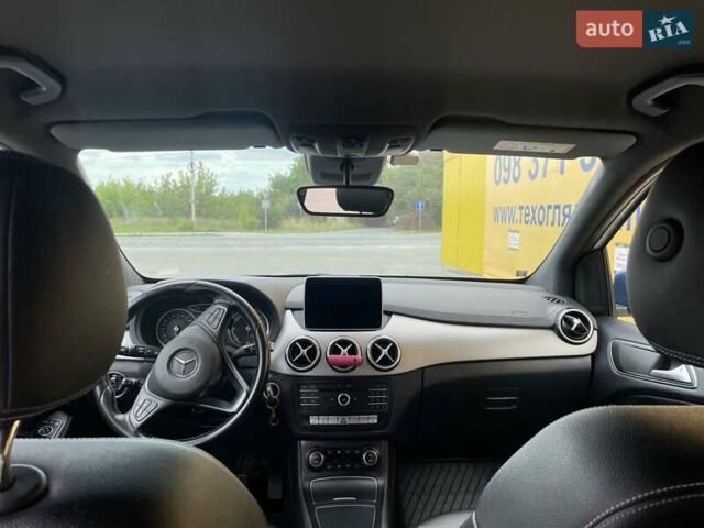 Білий Мерседес Б-клас, об'ємом двигуна 0 л та пробігом 150 тис. км за 11000 $, фото 5 на Automoto.ua