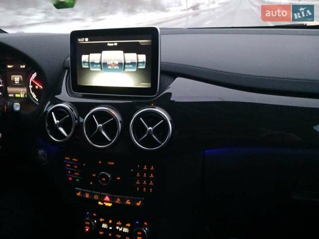 Белый Мерседес Б-класс, объемом двигателя 0 л и пробегом 104 тыс. км за 11300 $, фото 44 на Automoto.ua