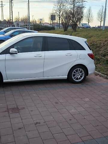 Белый Мерседес Б-класс, объемом двигателя 1.5 л и пробегом 323 тыс. км за 10300 $, фото 3 на Automoto.ua