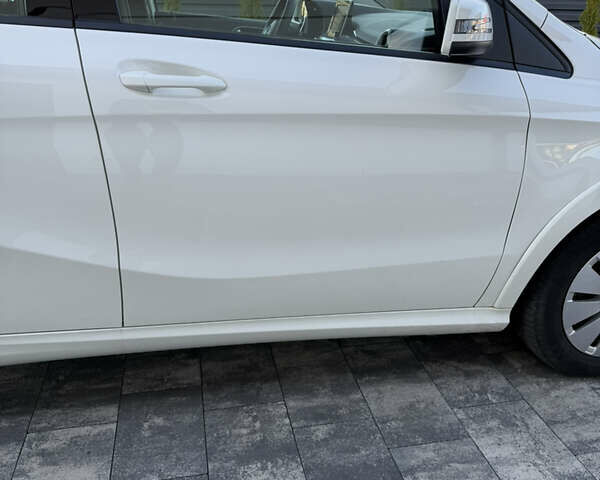 Белый Мерседес Б-класс, объемом двигателя 0 л и пробегом 134 тыс. км за 8700 $, фото 9 на Automoto.ua