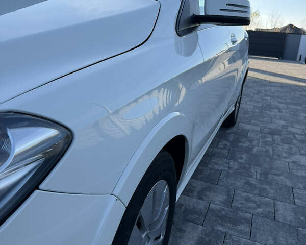 Белый Мерседес Б-класс, объемом двигателя 0 л и пробегом 134 тыс. км за 8700 $, фото 3 на Automoto.ua