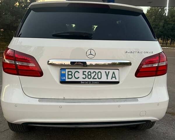 Білий Мерседес Б-клас, об'ємом двигуна 0 л та пробігом 146 тис. км за 11300 $, фото 5 на Automoto.ua
