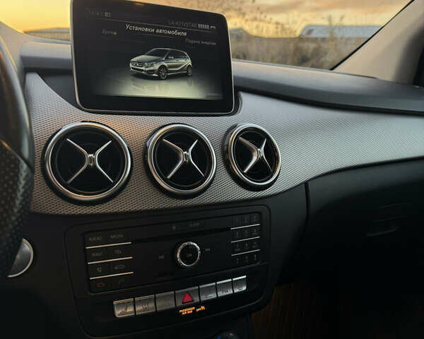 Белый Мерседес Б-класс, объемом двигателя 0 л и пробегом 81 тыс. км за 10950 $, фото 49 на Automoto.ua