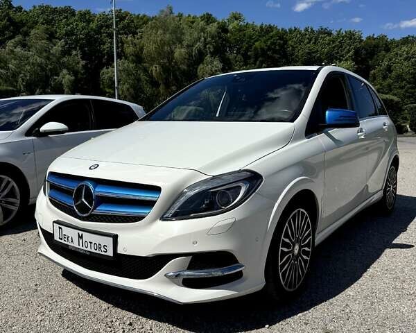 Белый Мерседес Б-класс, объемом двигателя 0 л и пробегом 105 тыс. км за 10900 $, фото 4 на Automoto.ua