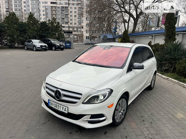 Білий Мерседес Б-клас, об'ємом двигуна 0 л та пробігом 64 тис. км за 13500 $, фото 4 на Automoto.ua