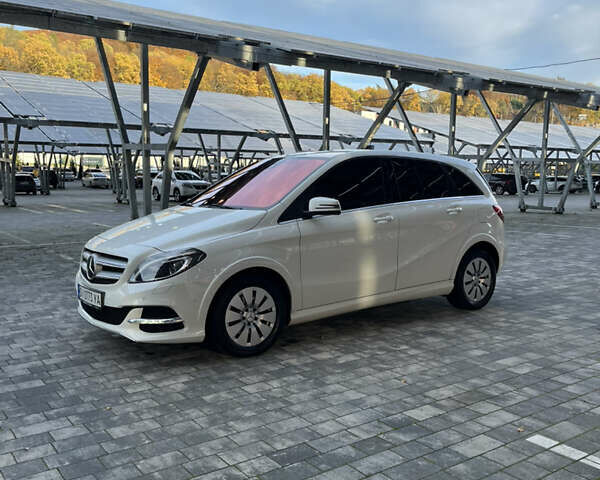 Мерседес Б-класс 2015 в Львове на Automoto.ua Белый Мерседес Б-класс, объемом двигателя 0 л и пробегом 83 тыс. км за 9800 $, фото 10 на Automoto.ua