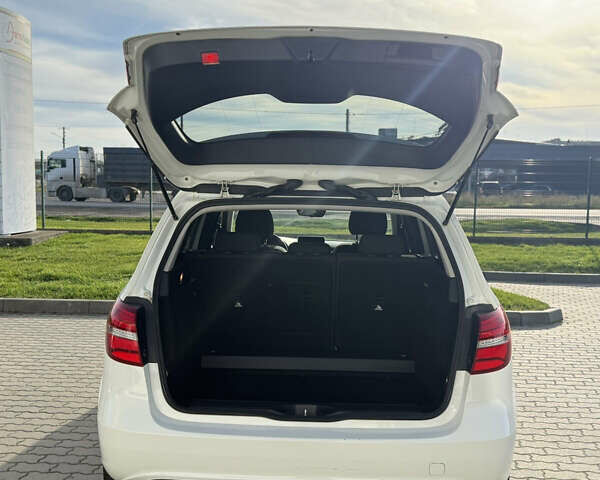 Белый Мерседес Б-класс, объемом двигателя 0 л и пробегом 87 тыс. км за 9000 $, фото 6 на Automoto.ua