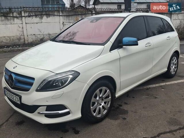 Белый Мерседес Б-класс, объемом двигателя 0 л и пробегом 87 тыс. км за 11500 $, фото 3 на Automoto.ua