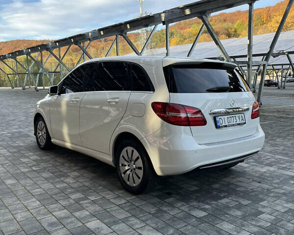 Мерседес Б-класс 2015 в Львове на Automoto.ua Белый Мерседес Б-класс, объемом двигателя 0 л и пробегом 83 тыс. км за 9800 $, фото 8 на Automoto.ua