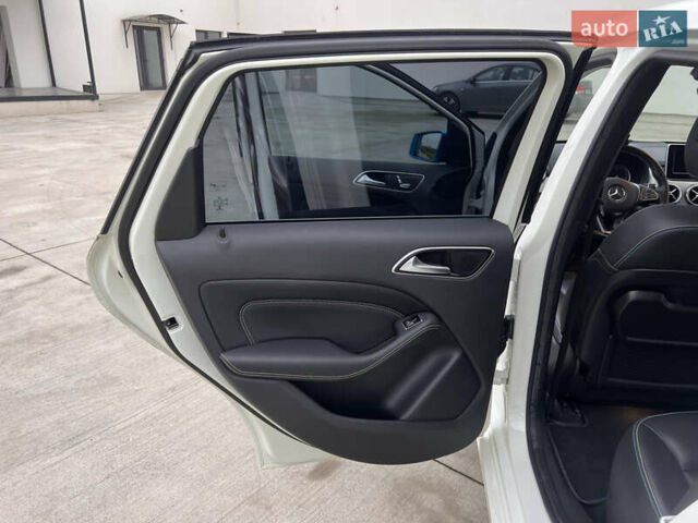 Білий Мерседес Б-клас, об'ємом двигуна 0 л та пробігом 54 тис. км за 11800 $, фото 12 на Automoto.ua