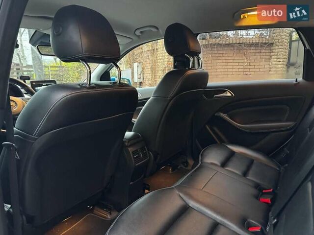 Белый Мерседес Б-класс, объемом двигателя 0 л и пробегом 120 тыс. км за 9440 $, фото 24 на Automoto.ua