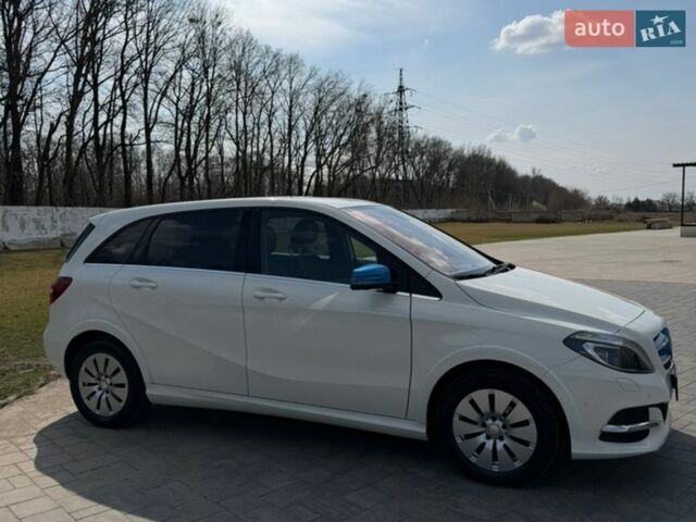 Белый Мерседес Б-класс, объемом двигателя 0 л и пробегом 99 тыс. км за 10200 $, фото 4 на Automoto.ua