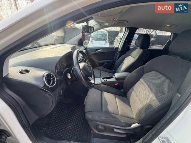 Білий Мерседес Б-клас, об'ємом двигуна 0 л та пробігом 147 тис. км за 8700 $, фото 20 на Automoto.ua