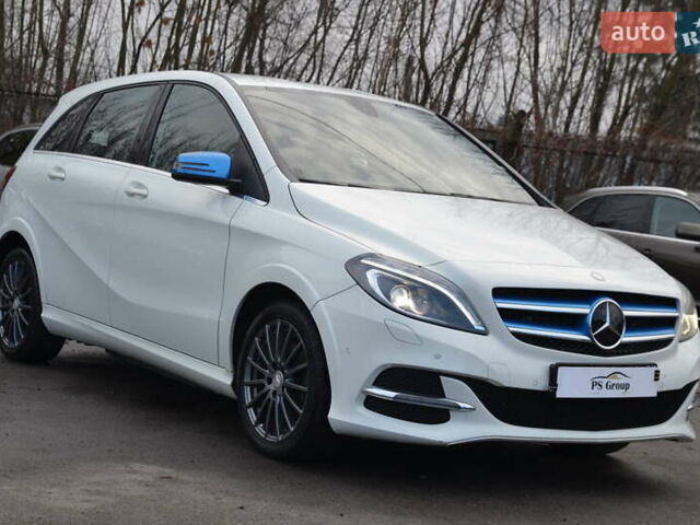 Білий Мерседес Б-клас, об'ємом двигуна 0 л та пробігом 104 тис. км за 10799 $, фото 4 на Automoto.ua