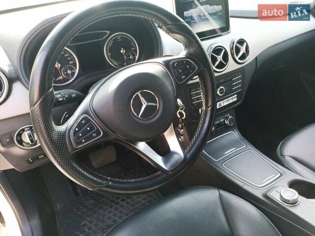 Білий Мерседес Б-клас, об'ємом двигуна 0 л та пробігом 134 тис. км за 10300 $, фото 23 на Automoto.ua