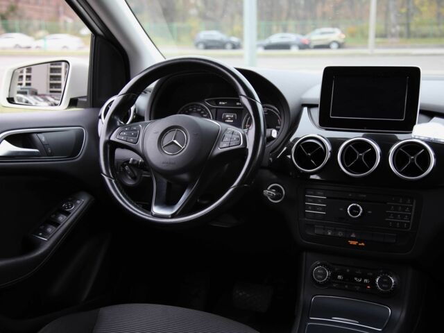 Белый Мерседес Б-класс, объемом двигателя 0 л и пробегом 158 тыс. км за 9500 $, фото 10 на Automoto.ua