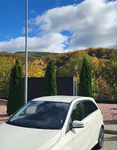 Белый Мерседес Б-класс, объемом двигателя 0 л и пробегом 123 тыс. км за 10900 $, фото 4 на Automoto.ua