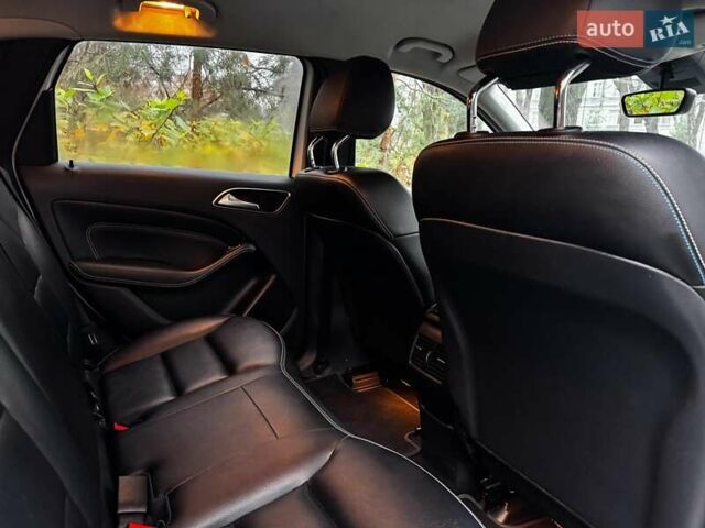 Белый Мерседес Б-класс, объемом двигателя 0 л и пробегом 120 тыс. км за 9440 $, фото 26 на Automoto.ua