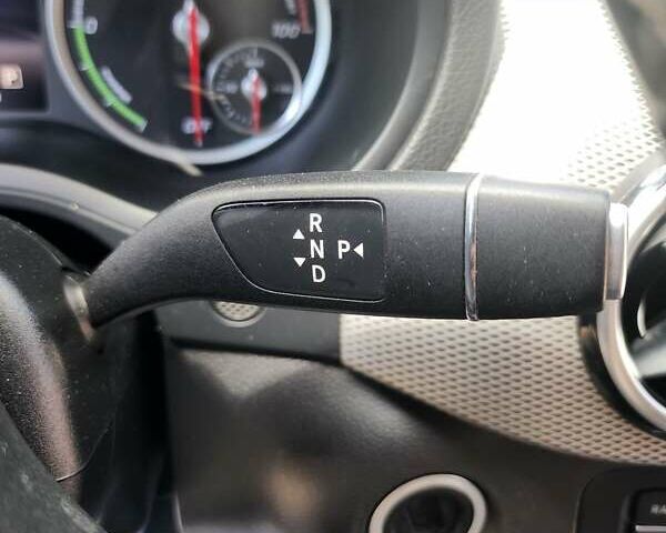 Белый Мерседес Б-класс, объемом двигателя 0 л и пробегом 123 тыс. км за 10900 $, фото 24 на Automoto.ua