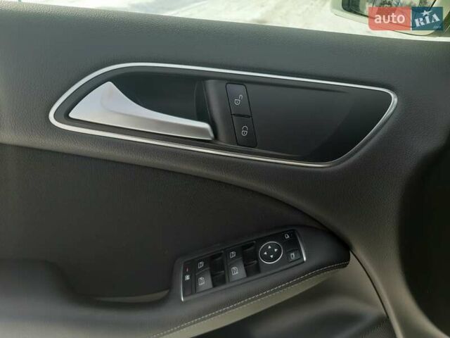 Белый Мерседес Б-класс, объемом двигателя 0 л и пробегом 84 тыс. км за 9200 $, фото 39 на Automoto.ua