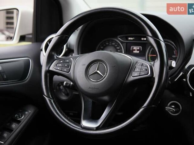 Белый Мерседес Б-класс, объемом двигателя 0 л и пробегом 158 тыс. км за 9500 $, фото 13 на Automoto.ua