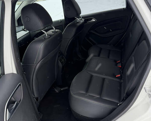 Білий Мерседес Б-клас, об'ємом двигуна 0 л та пробігом 99 тис. км за 10200 $, фото 17 на Automoto.ua