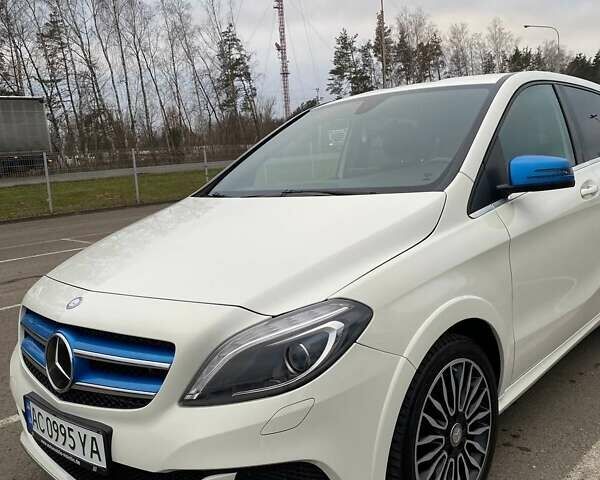 Белый Мерседес Б-класс, объемом двигателя 0 л и пробегом 110 тыс. км за 9600 $, фото 7 на Automoto.ua