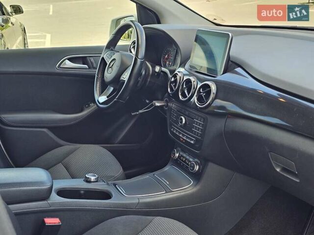 Білий Мерседес Б-клас, об'ємом двигуна 0 л та пробігом 175 тис. км за 12500 $, фото 21 на Automoto.ua