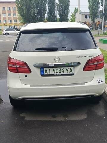 Белый Мерседес Б-класс, объемом двигателя 0 л и пробегом 126 тыс. км за 11200 $, фото 21 на Automoto.ua