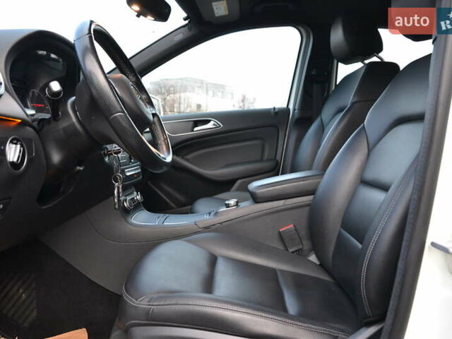 Білий Мерседес Б-клас, об'ємом двигуна 0 л та пробігом 104 тис. км за 10799 $, фото 17 на Automoto.ua