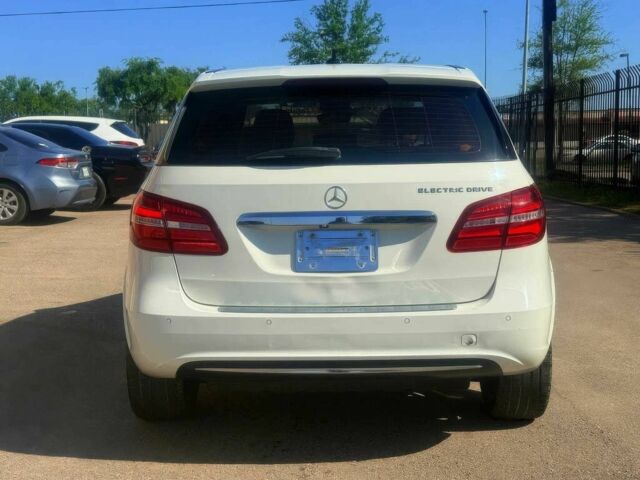 Белый Мерседес Б-класс, объемом двигателя 0 л и пробегом 75 тыс. км за 9900 $, фото 3 на Automoto.ua