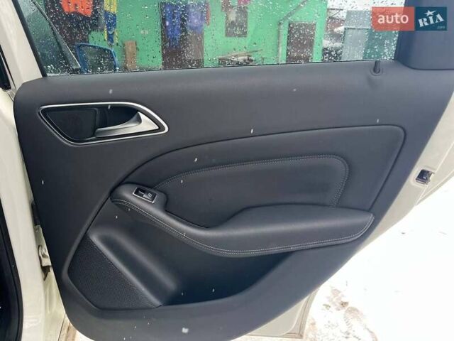 Белый Мерседес Б-класс, объемом двигателя 0 л и пробегом 104 тыс. км за 11300 $, фото 14 на Automoto.ua