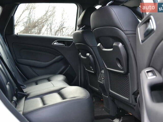 Білий Мерседес Б-клас, об'ємом двигуна 0 л та пробігом 104 тис. км за 10799 $, фото 23 на Automoto.ua