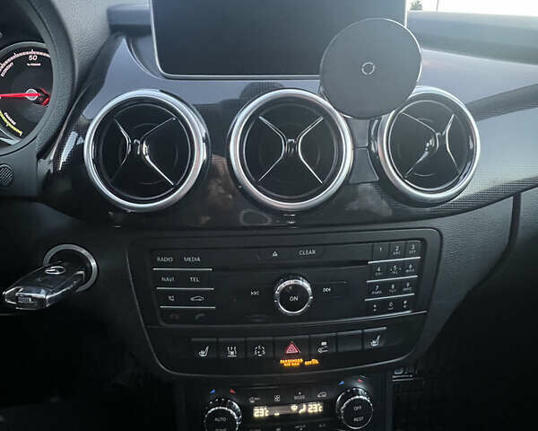 Белый Мерседес Б-класс, объемом двигателя 0 л и пробегом 108 тыс. км за 11500 $, фото 8 на Automoto.ua