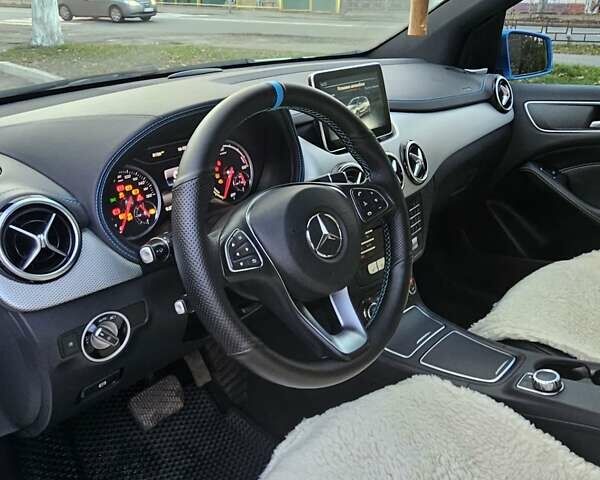 Белый Мерседес Б-класс, объемом двигателя 0 л и пробегом 86 тыс. км за 10800 $, фото 3 на Automoto.ua