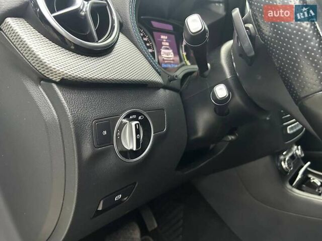 Белый Мерседес Б-класс, объемом двигателя 0 л и пробегом 132 тыс. км за 12200 $, фото 7 на Automoto.ua