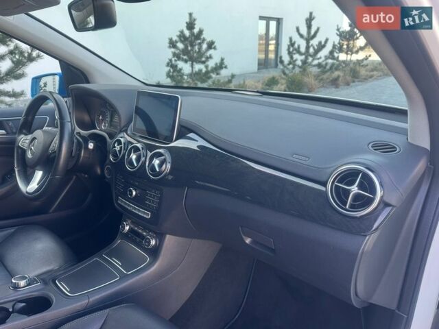 Білий Мерседес Б-клас, об'ємом двигуна 0 л та пробігом 70 тис. км за 10900 $, фото 19 на Automoto.ua