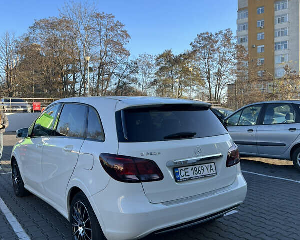 Белый Мерседес Б-класс, объемом двигателя 0 л и пробегом 70 тыс. км за 11500 $, фото 2 на Automoto.ua