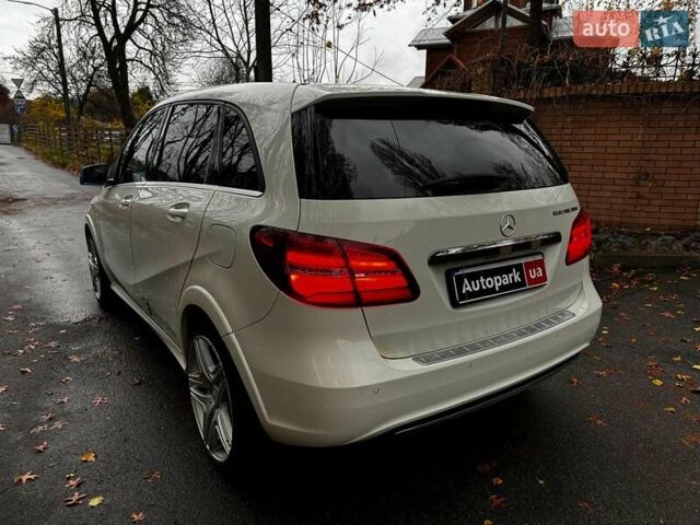 Белый Мерседес Б-класс, объемом двигателя 0 л и пробегом 120 тыс. км за 9440 $, фото 7 на Automoto.ua