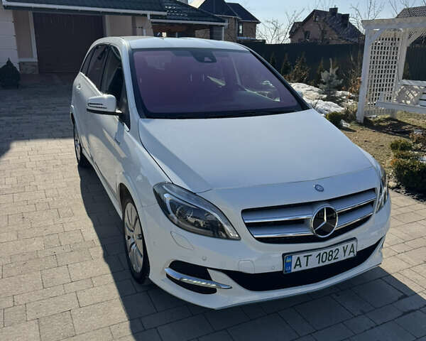 Білий Мерседес Б-клас, об'ємом двигуна 0 л та пробігом 79 тис. км за 10500 $, фото 1 на Automoto.ua