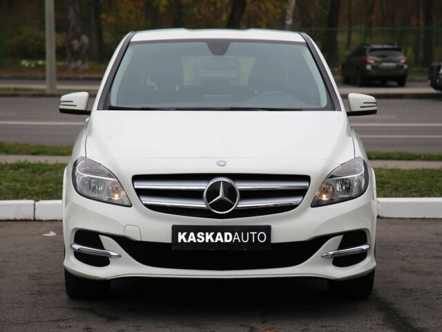 Белый Мерседес Б-класс, объемом двигателя 0 л и пробегом 158 тыс. км за 9500 $, фото 1 на Automoto.ua