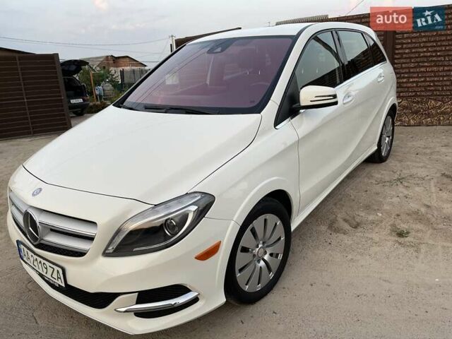 Белый Мерседес Б-класс, объемом двигателя 0 л и пробегом 73 тыс. км за 16900 $, фото 1 на Automoto.ua