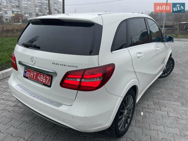 Белый Мерседес Б-класс, объемом двигателя 0 л и пробегом 103 тыс. км за 9500 $, фото 4 на Automoto.ua