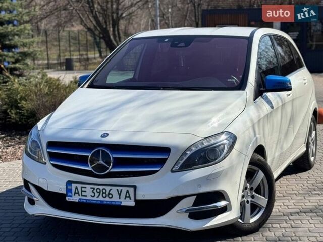Белый Мерседес Б-класс, объемом двигателя 0 л и пробегом 137 тыс. км за 12500 $, фото 3 на Automoto.ua